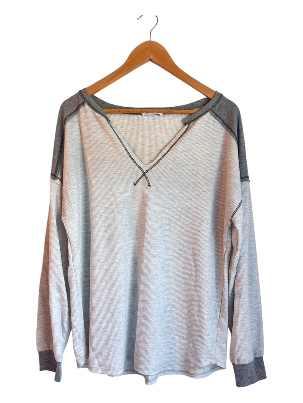 Talulah Light Gray Long-Sleeve V-Neck Thermal Top Size Medium